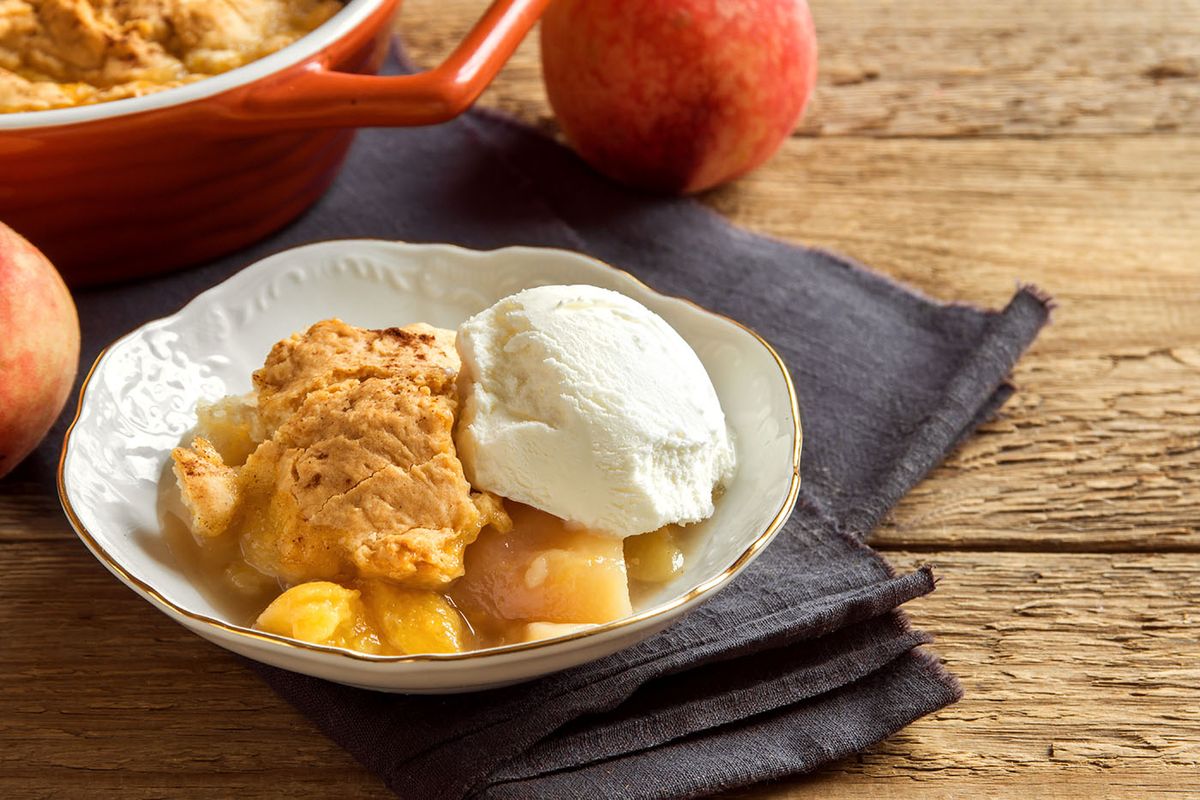 Homemade,Peach,Cobbler,With,Vanilla,Ice,Cream,Over,Rustic,Wooden