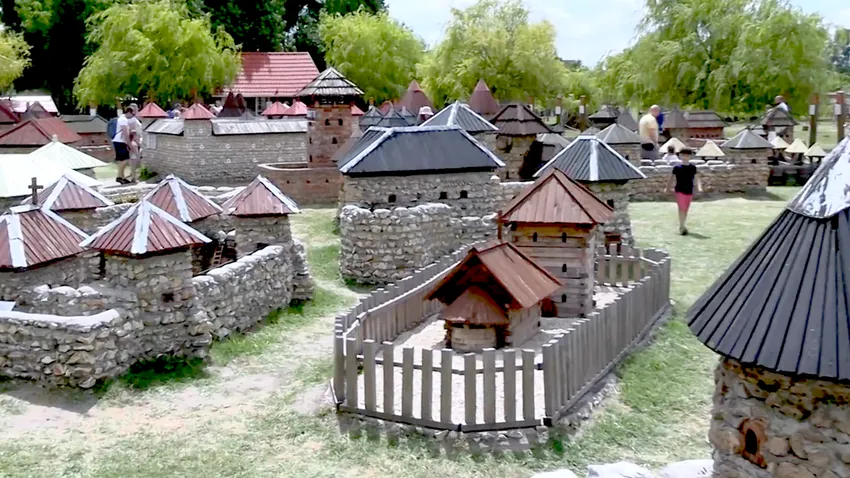 Többszörös Guniess-rekorder a magyar vármakett park