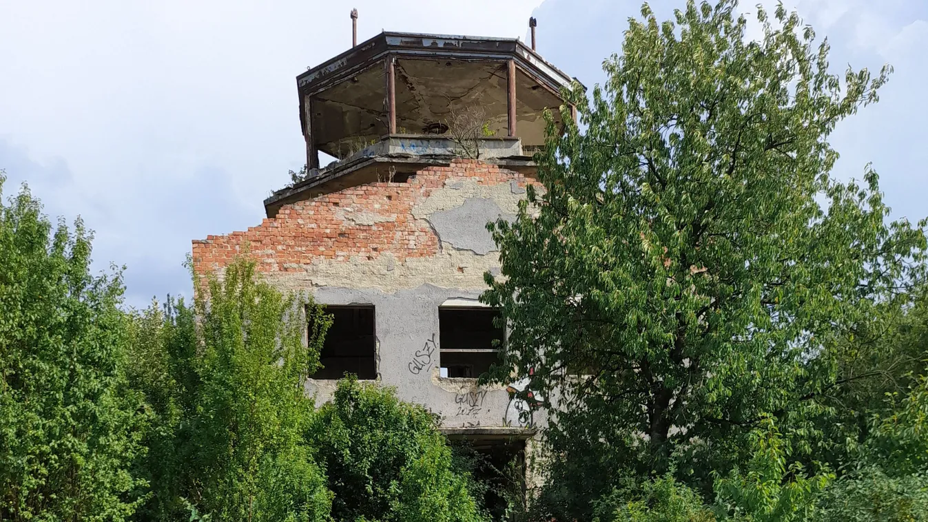 Európa legnagyobb titkos katonai repülőterén járt a Ripost