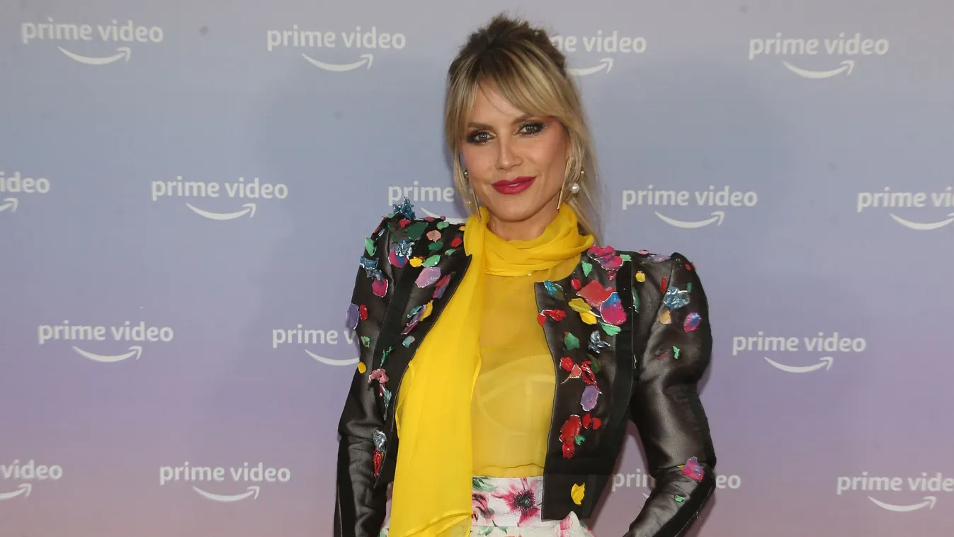 Befotóztak a szupersztár lábai közé, bugyi sem volt rajta