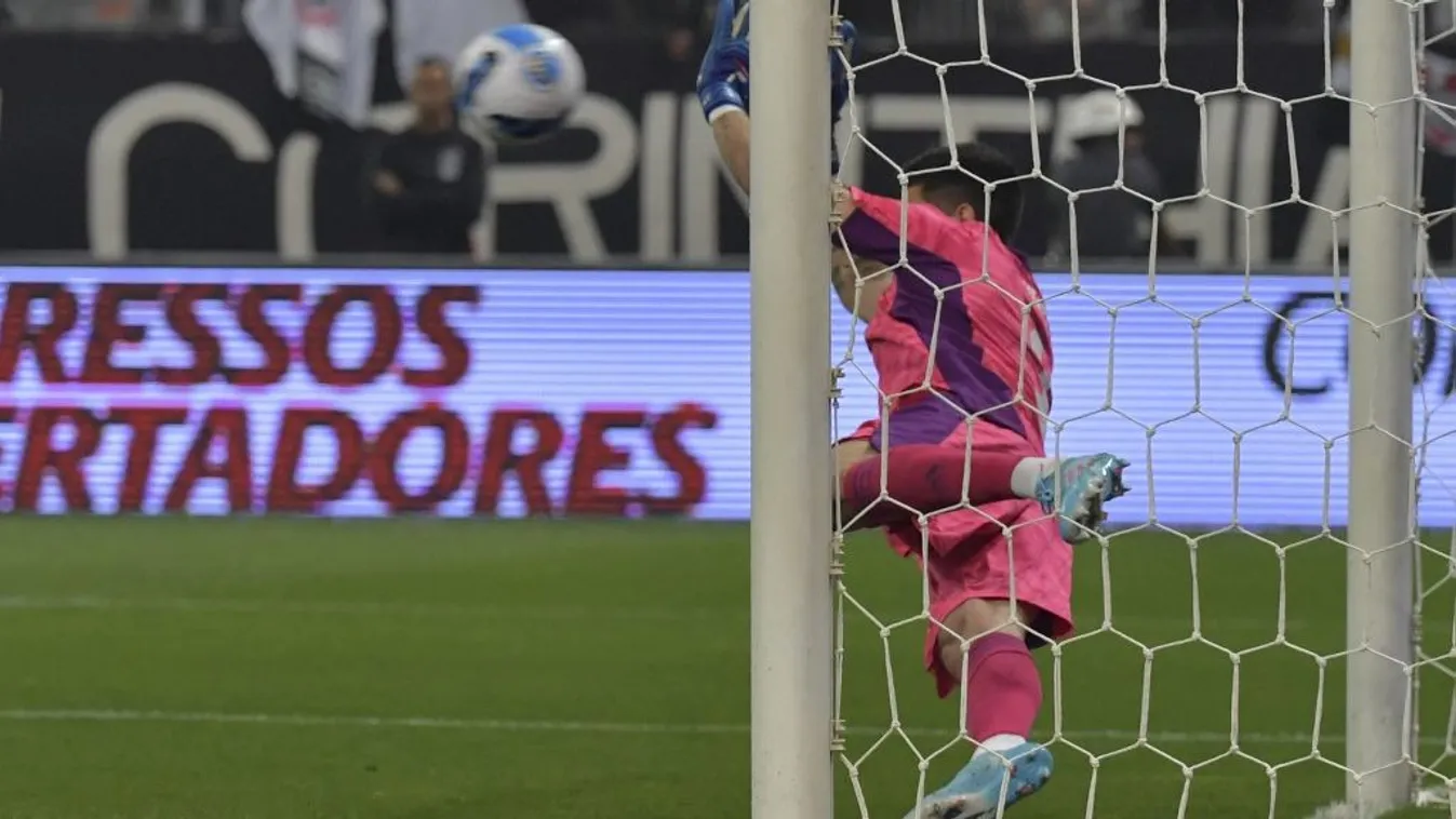 Tizenegyesből bedobás, ekkora csalást még nem láttál