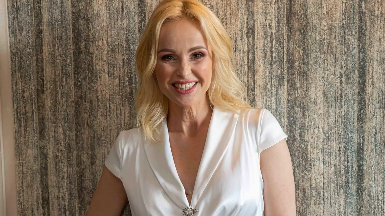 Köllő Babett: A kamu erkölcs az szent dolog
