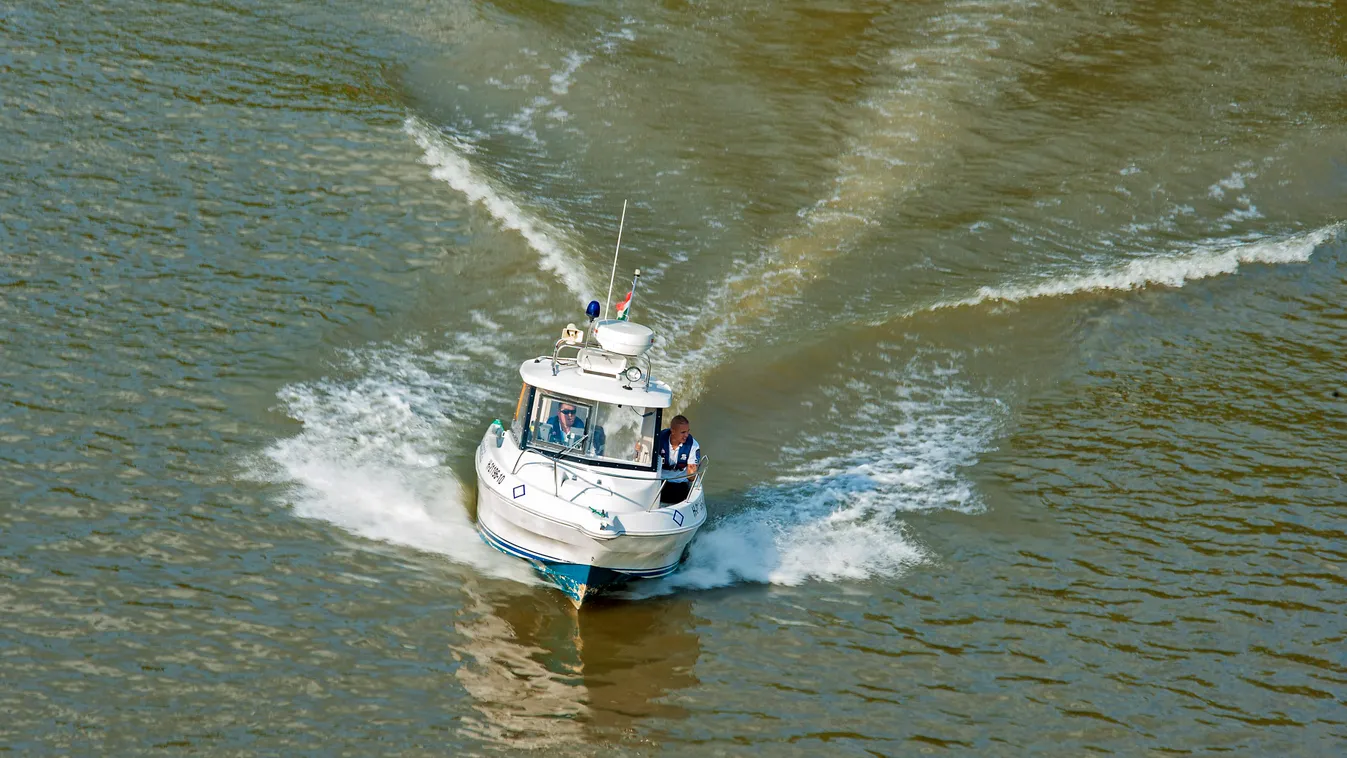 A Petőfi hídról zuhant a Dunába egy 51 éves nő
