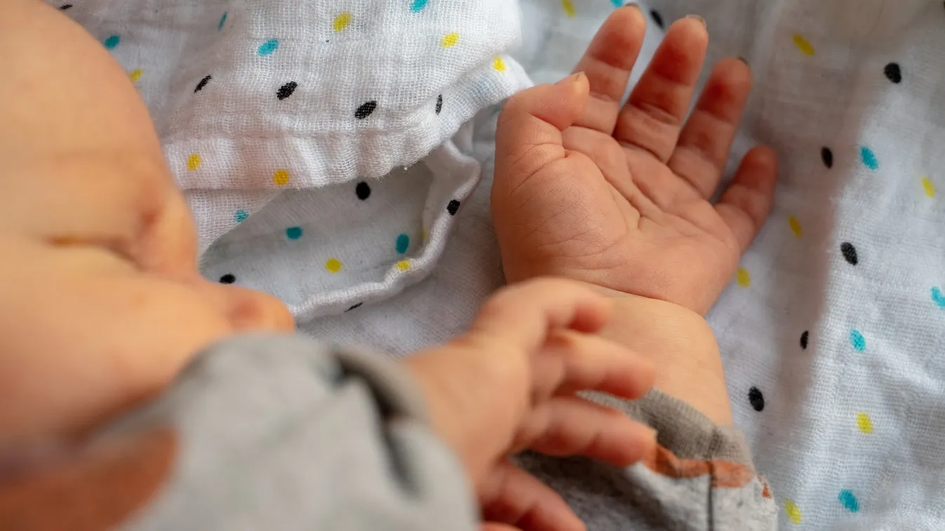 Borzalmas dolgokat tett 10 hónapos kislányával az edző