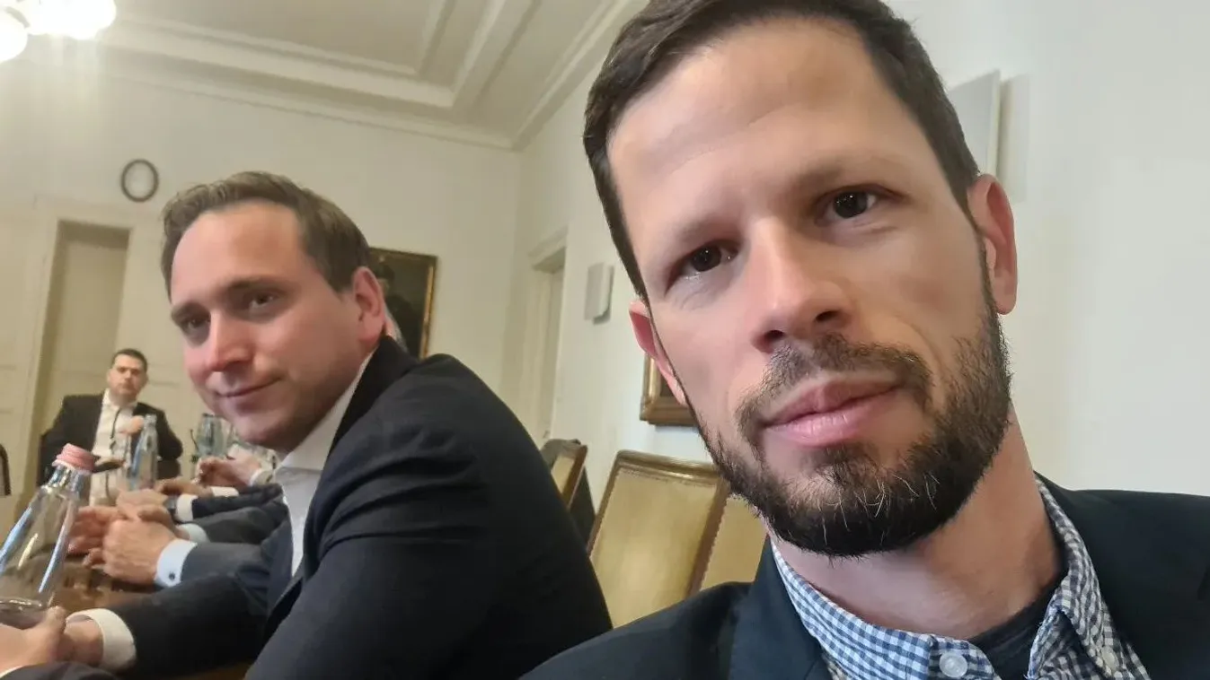 Engedély nélkül épített luxusvillát a baloldali politikus