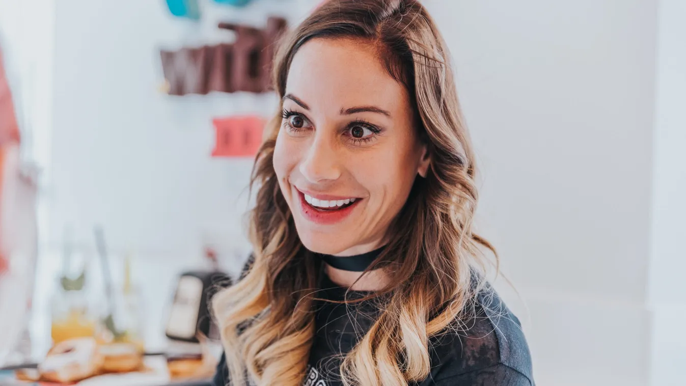 Örökbe fogadott Vajna Timi - Fotó