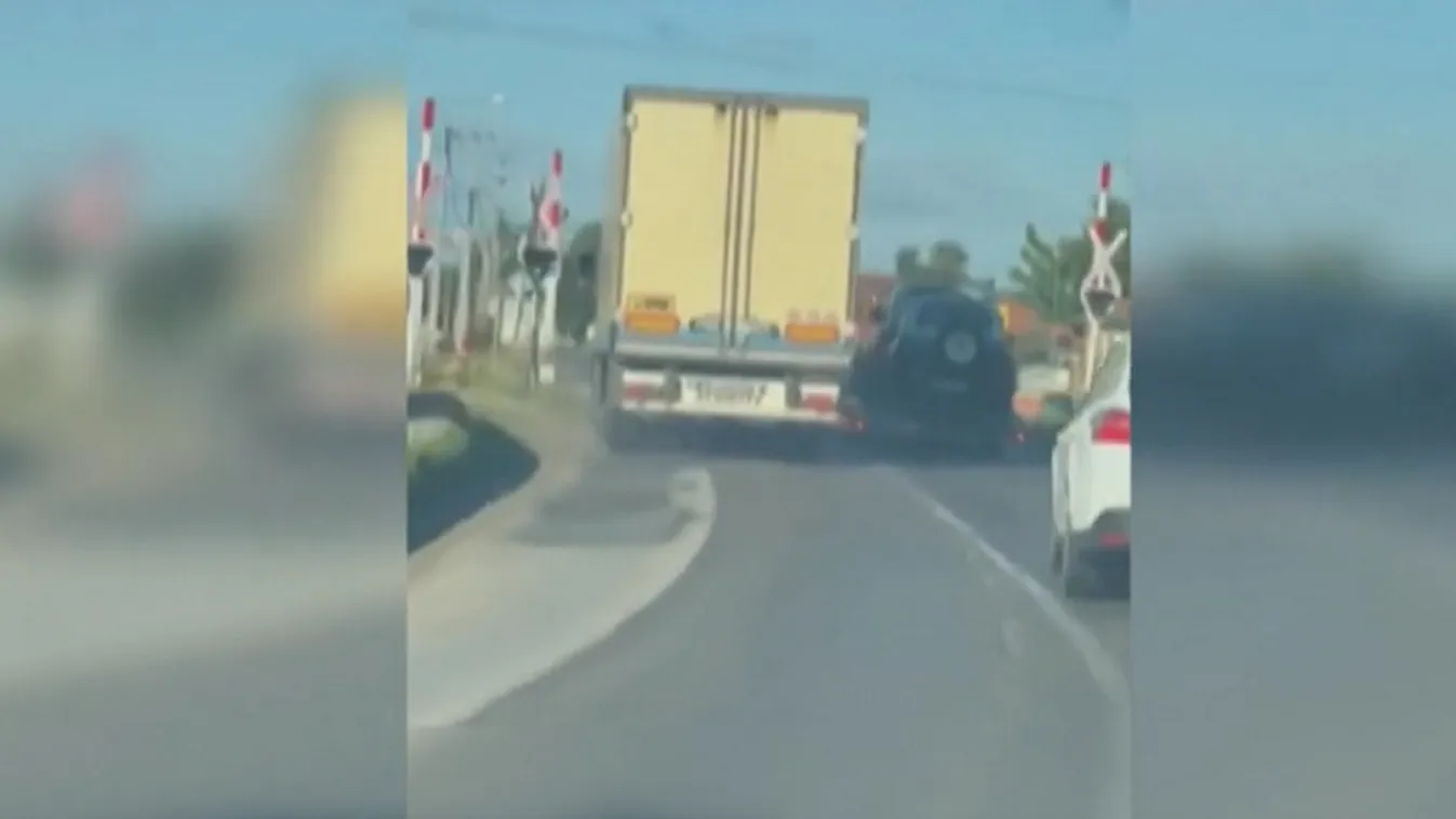 Megelőzte a horrorkaravánt a kamionos - Videó