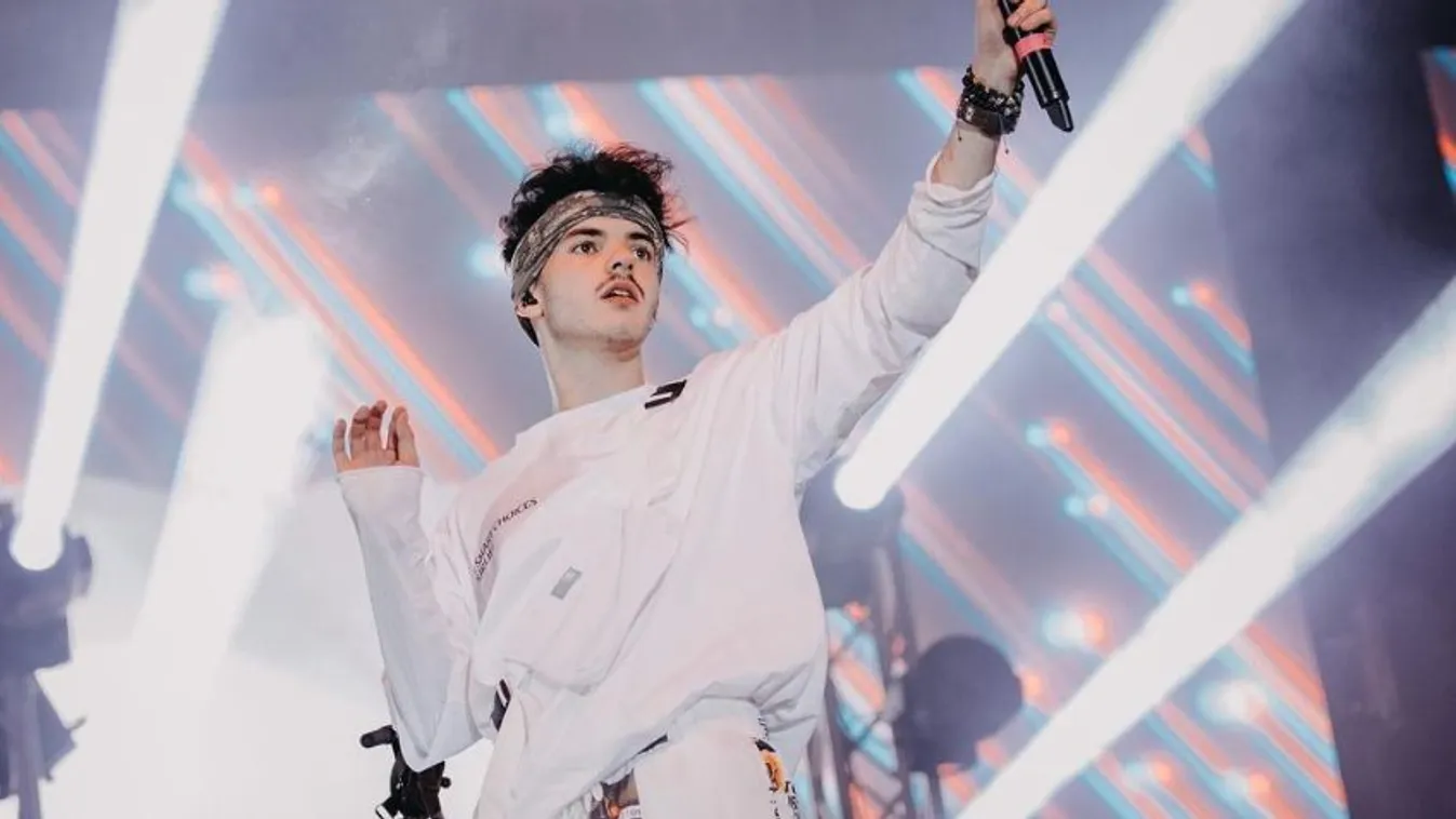 Azahriah megcsalt barátnője mindent megbocsátott