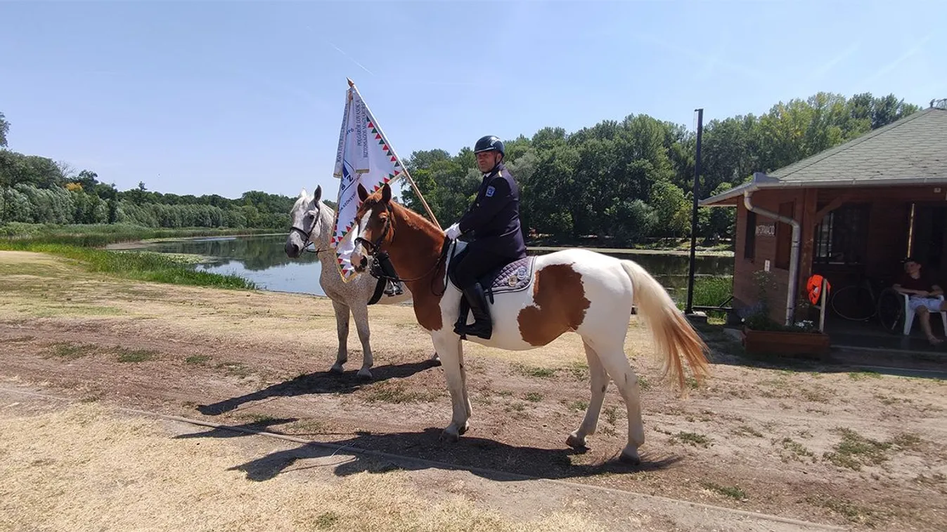Régi magyar hagyományokat őriznek a lovas polgárőrök