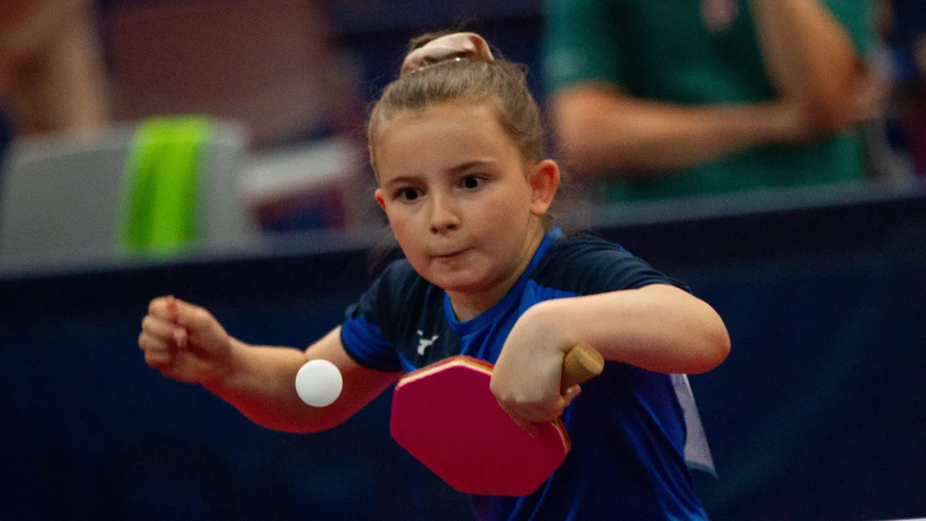 Csodagyerek, kilencévesen felnőttek ellen remekel a magyar kislány