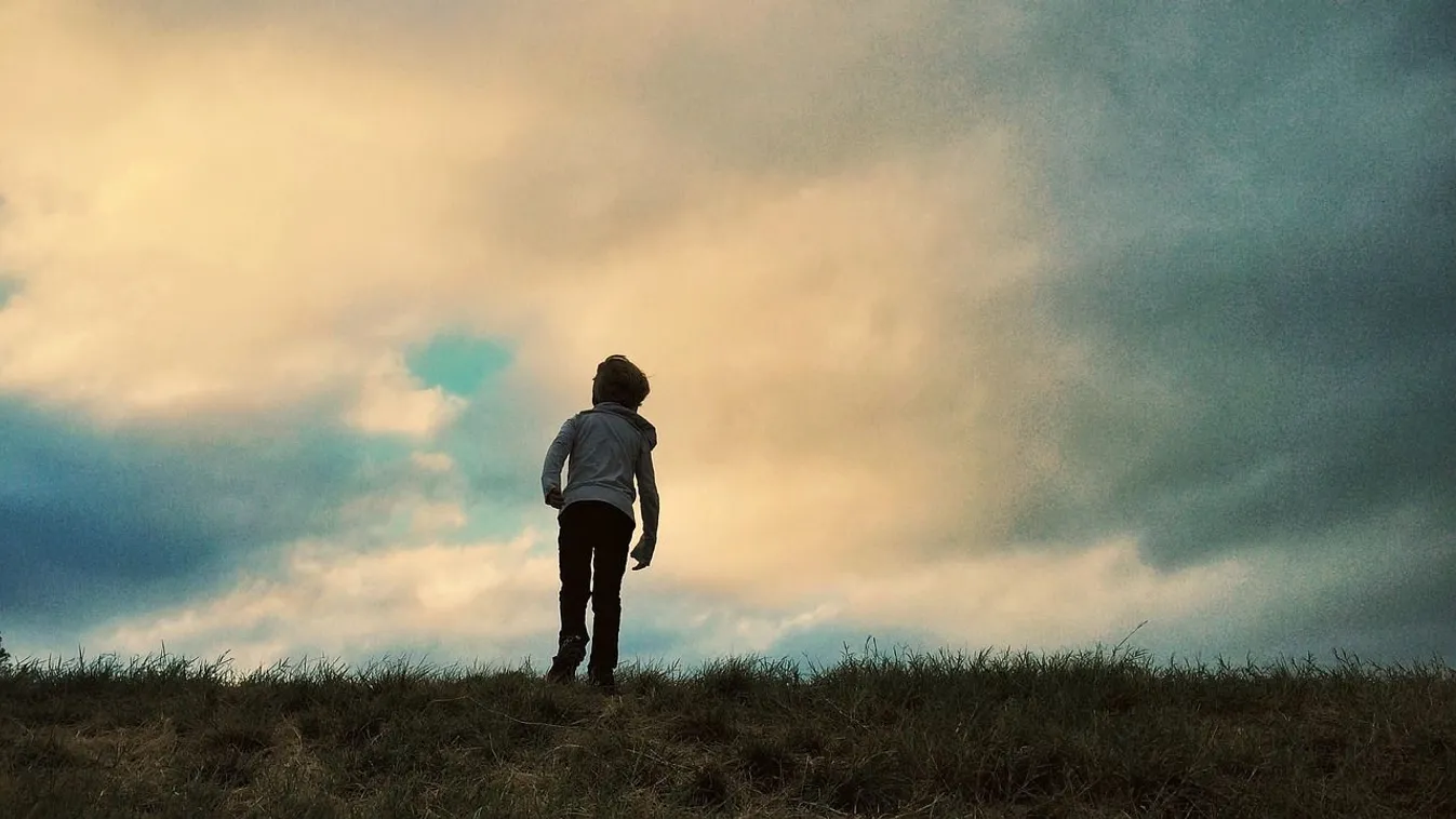 Megvédi egy barátjuk a maratont futó kisfiú szüleit