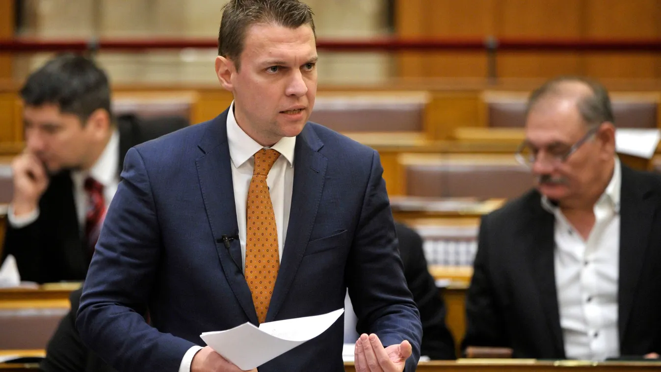 Menczer Tamás: folyamatos a gáztározók feltöltése