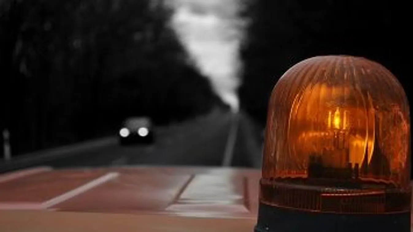 Fékezés nélkül csapódott a kocsiba az MO-as úton - videó