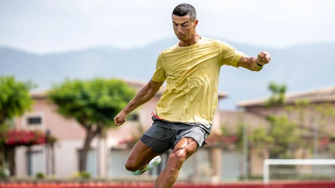 Cristiano Ronaldo eddig egyedül készült - de mire?