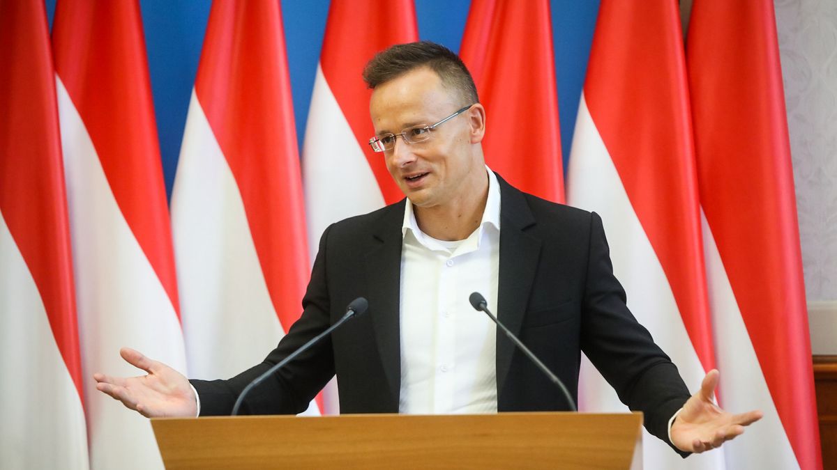 Szijjártó: Nem normális időket élünk