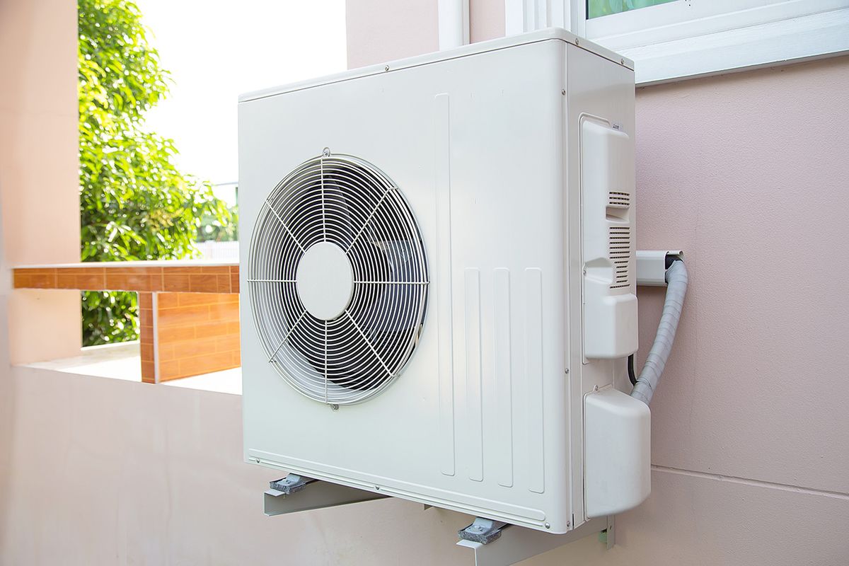 Air,Conditioner,Is,Installed,Outside,The,Building.