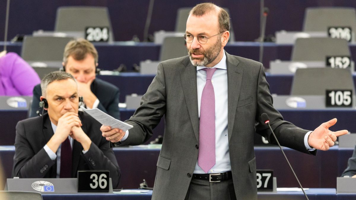 Már a magyaroktól venné el a gázt a pánikba esett Manfred Weber