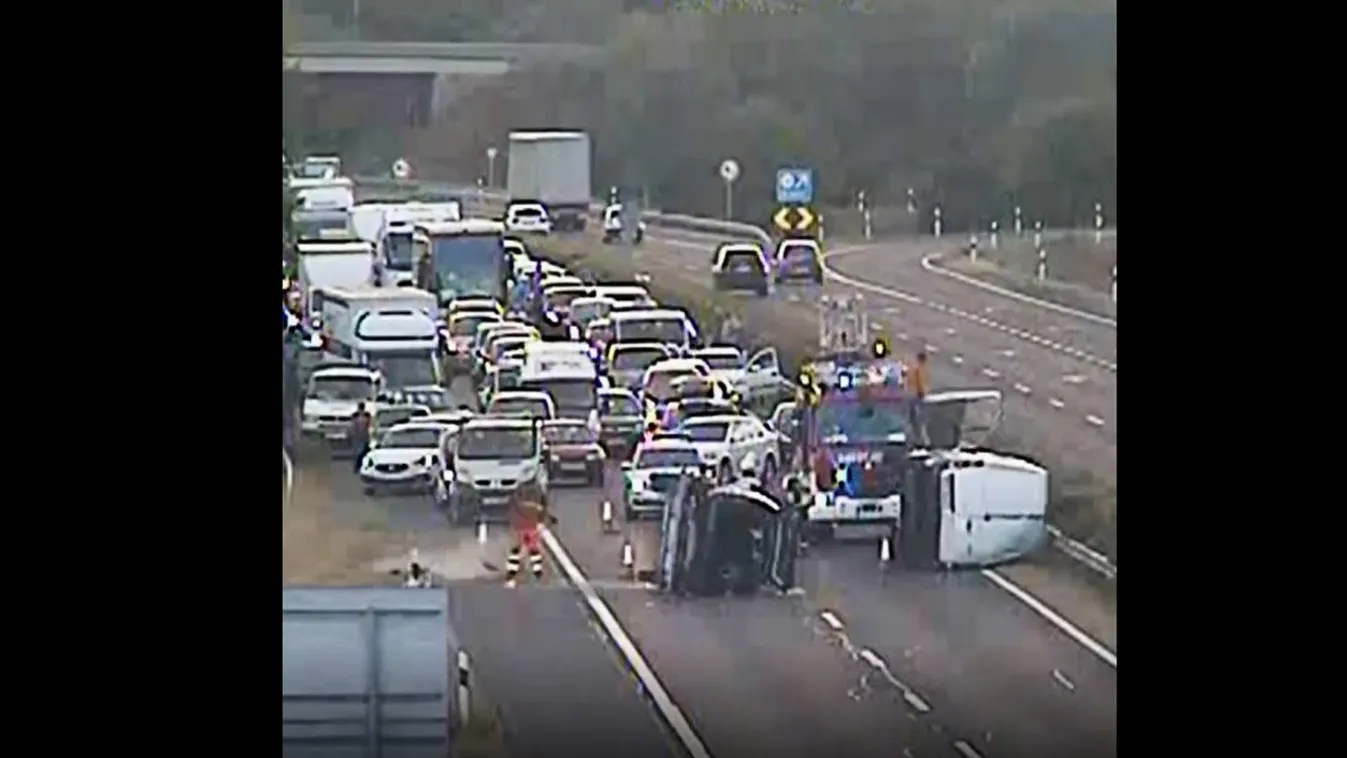 Brutális baleset az M3-ason - Videó