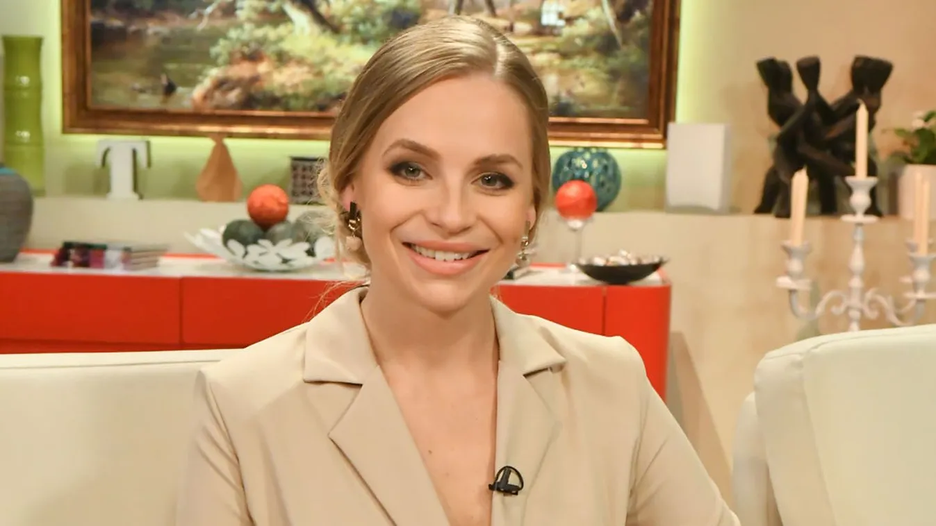 Itt az első fotó Iszak Eszti menyasszonyi ruhájáról