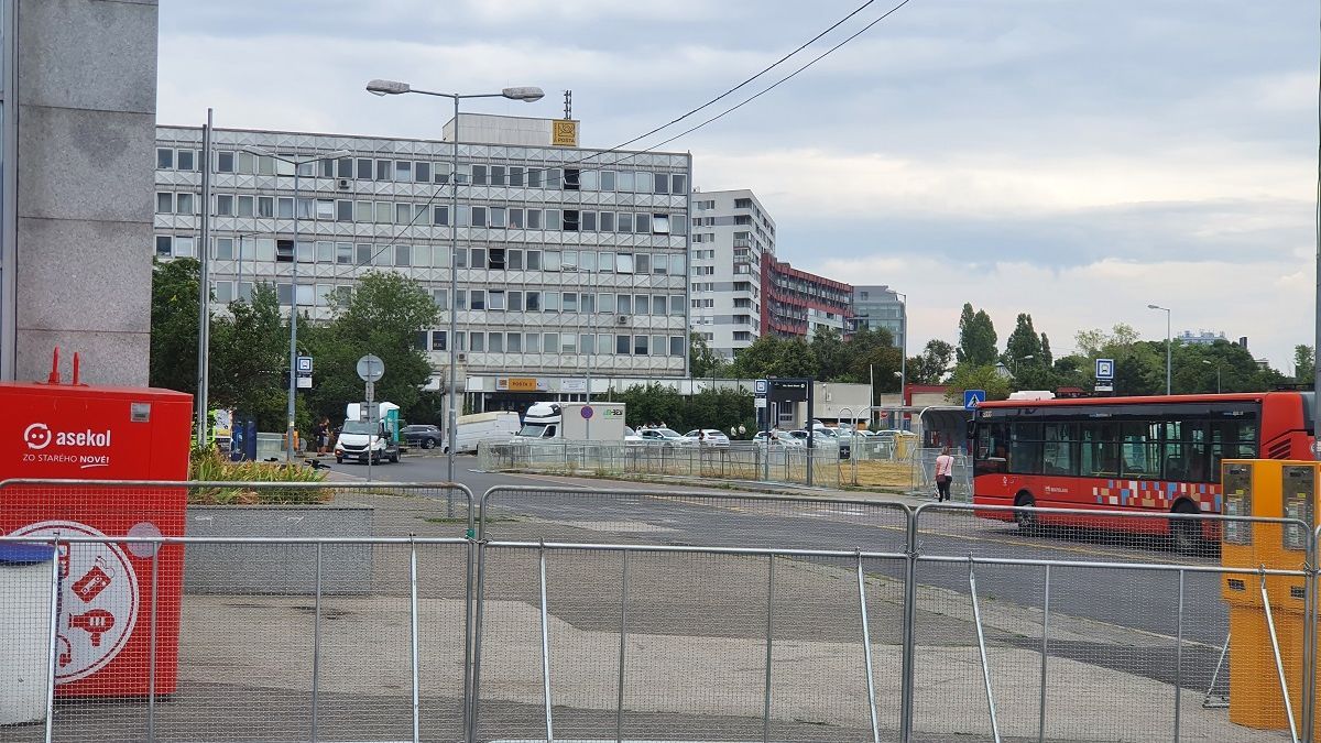 Fotó Pozsonyból, rendőrök várják a Fradit