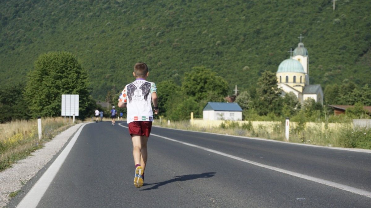 Durván nekisestek a szülőknek a maratont futó fiú miatt