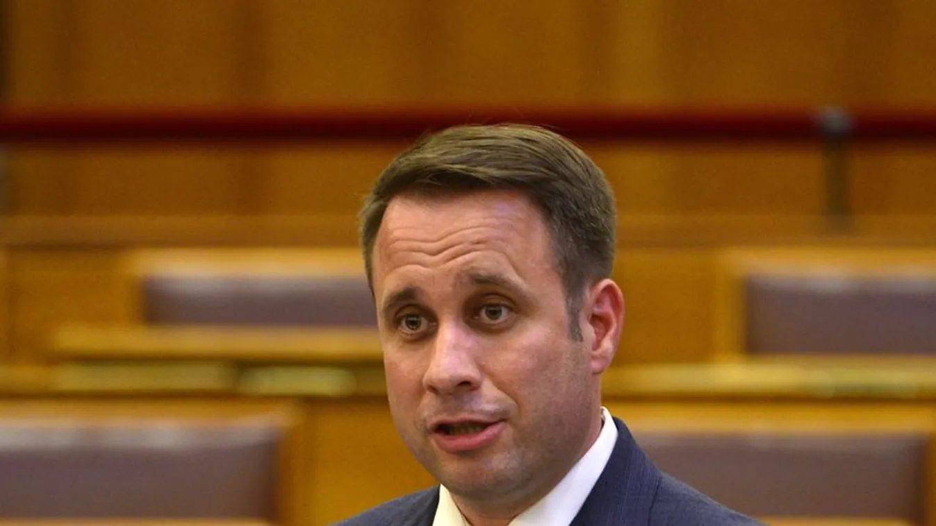 A kormány a magyar családokat minden körülmények között megvédi