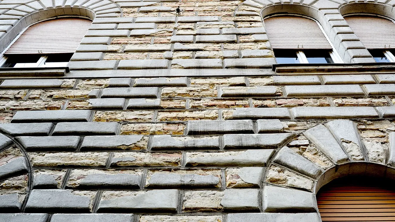 Omladozó házak a fővárosban: kié a felelősség? Itt a válasz