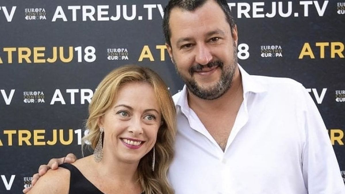 Migránstáborból jelentkezett be Salvini