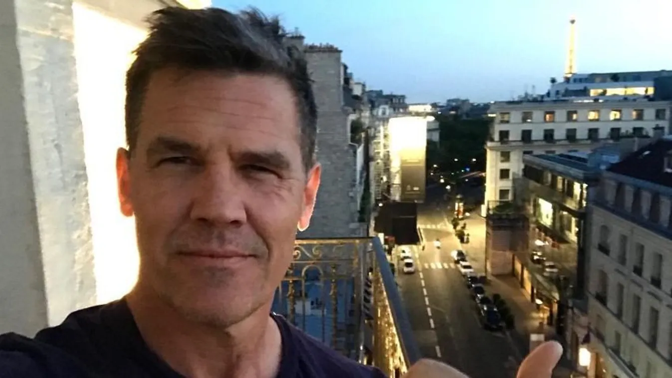 Járj nyitott szemmel!Budapesten sétálgat a világhírű színész