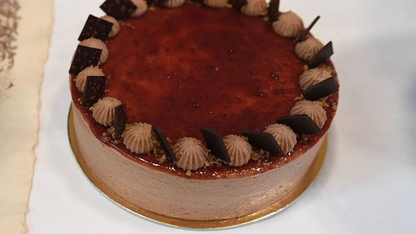 Így született meg az idei Magyarország tortája