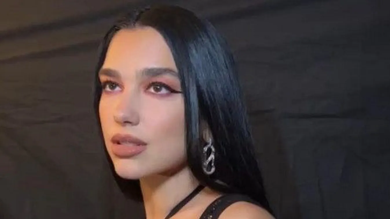 Hoppá, itt bukkant fel Dua Lipa a szigetes koncertje előtt
