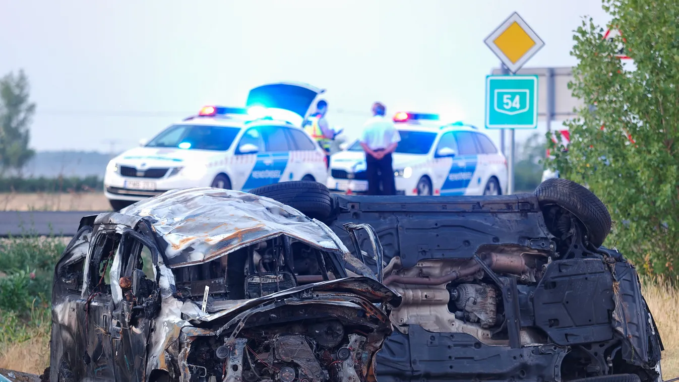 Megrázó helyszíni fotók érkeztek a hajnali balesetről