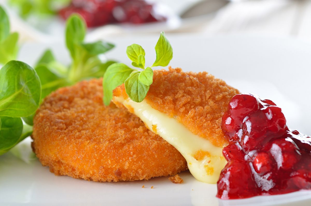 Breaded,And,Baked,Camembert,With,Cranberry,Sauce