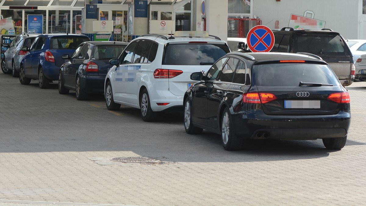 Frissen tankolt a benzinkútnál az anyuka: aljas módon csaptak le rá a benzintolvajok