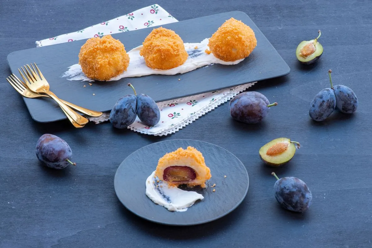 Hungarian,Dessert,-,Dumplings,With,Plum,Inside,Served,With,Cream