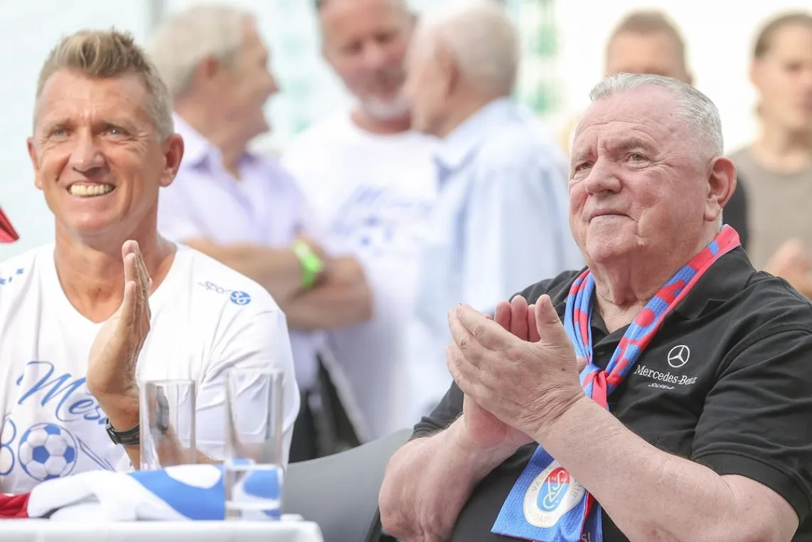 Mészöly Kálmán (jobbra) fia, Géza mellett a legenda 80. születésnapján