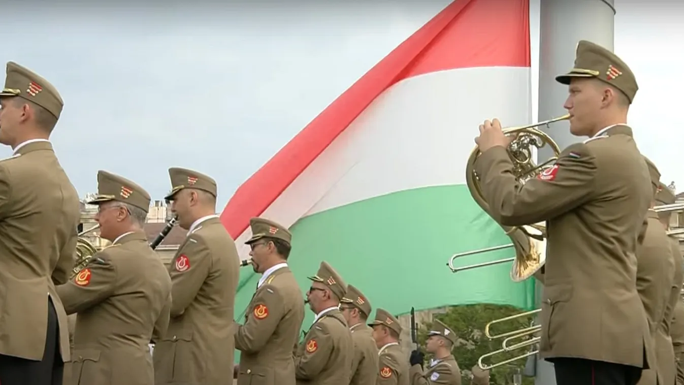 Ha lemaradtál róla, íme az ünnepélyes zászlófelvonás