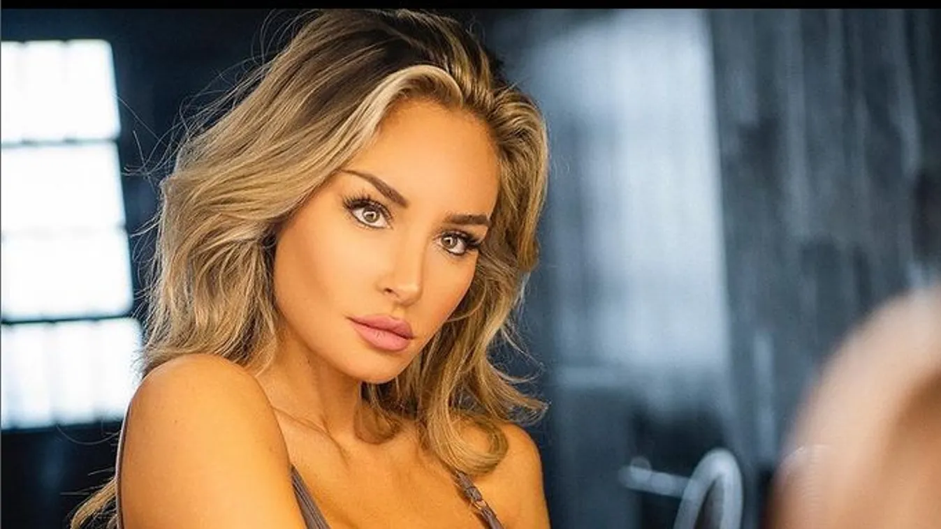 Letépte a bugyit az almamellű bombázó, mindenki látta