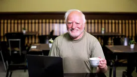 Súlyosan lebetegedett „Hide the Pain Harold”, így érzi magát a koronavírus után