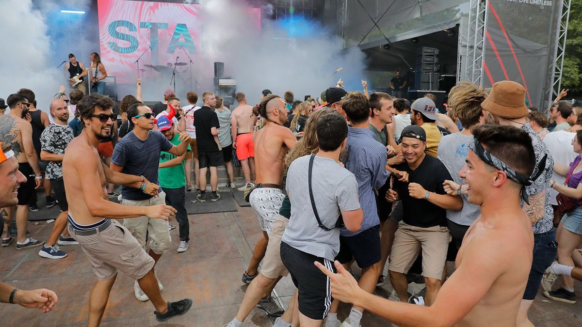 Elszabadult a pokol a Szigeten: őrült rajongó miatt állt a buli