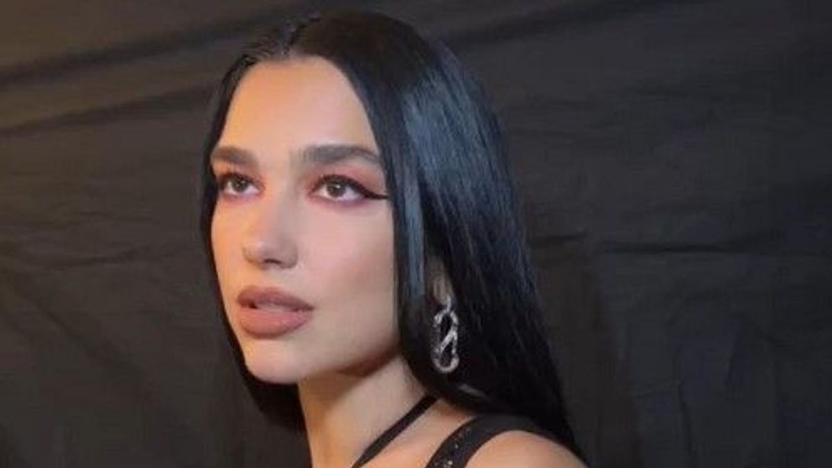 Hoppá, itt bukkant fel Dua Lipa a szigetes koncertje előtt - Fotó