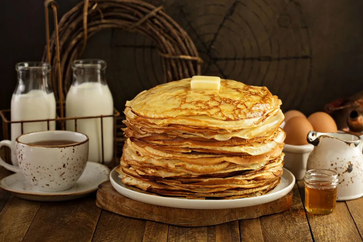Big,Stack,Of,Homemade,Crepes,Or,Thin,Crepes,With,Butter