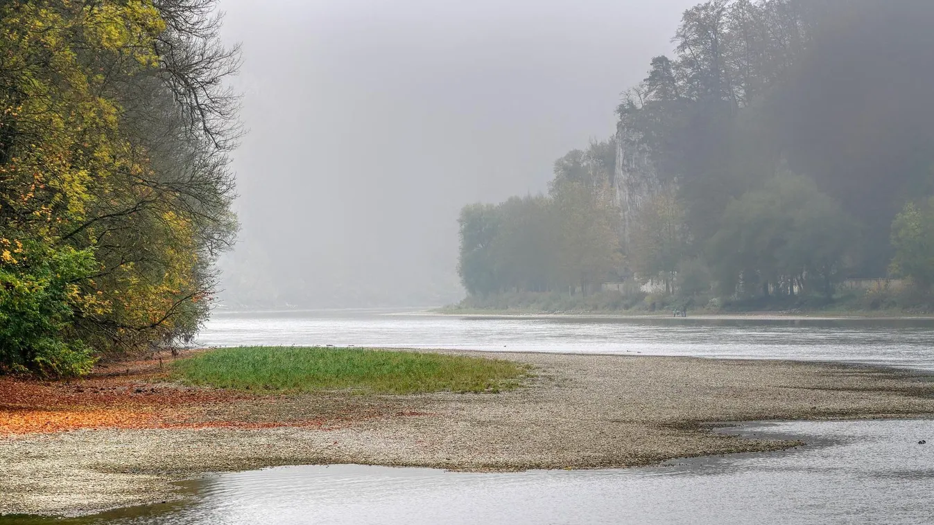 Amerikai bombázó bukkant fel a Csepel-szigetnél – videó