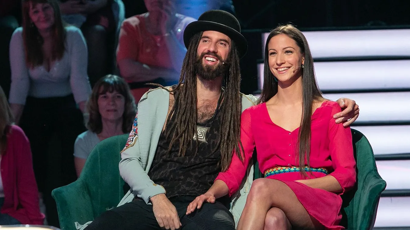 Újabb meztelen éppel sokkol a magyar énekes, nem tud leállni