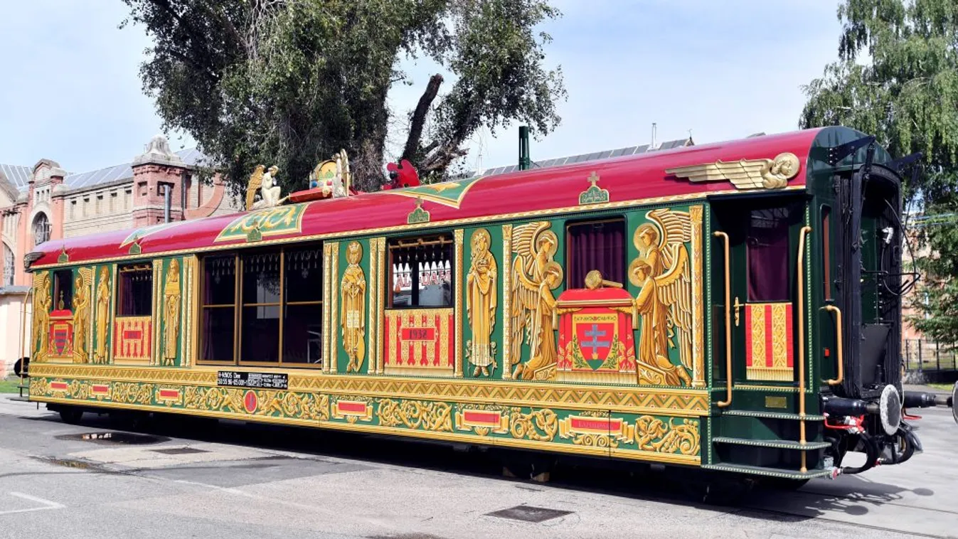 Így került az Aranyvonat az Alkotmány utcába - Videó