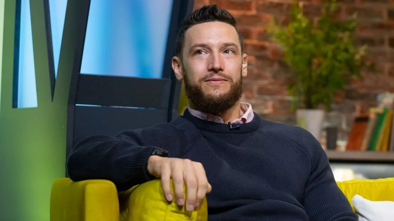  Shane hirdeti Katinka-posztját