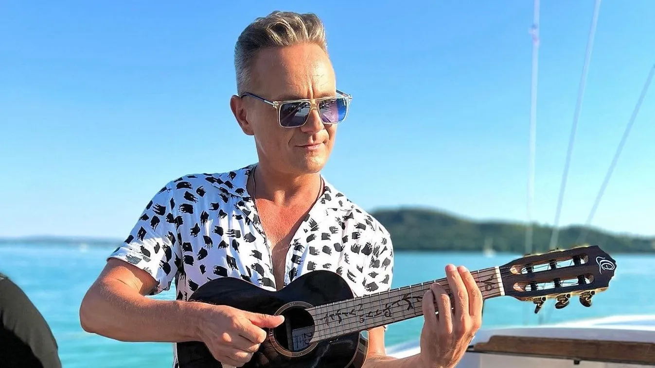 Minden férfi álma vált valóra a magyar énekes számára