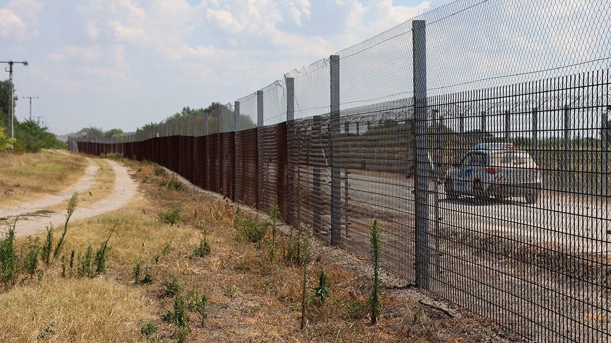 Magyar rabokra támadtak a felfegyverkezett migránsok, ez lett a vége