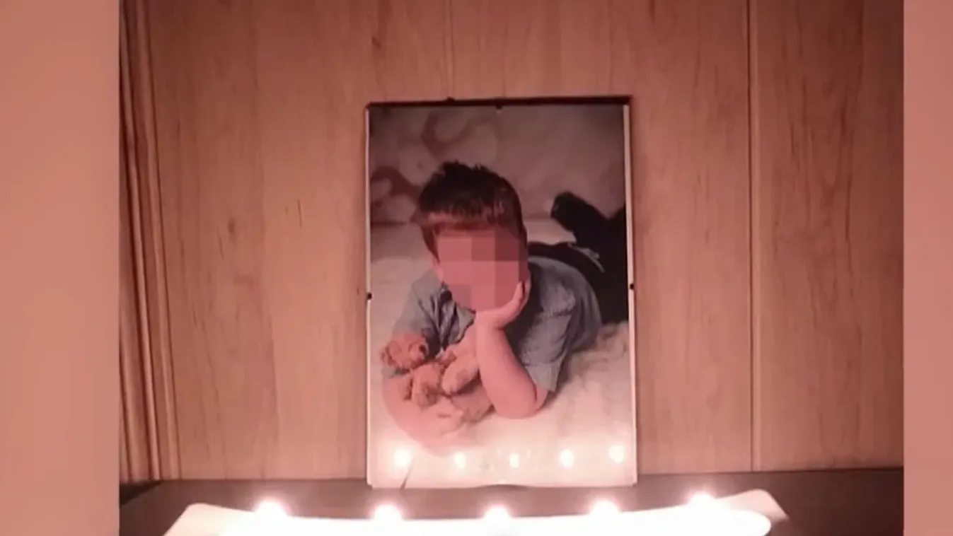 Így búcsúzik a halálra nyomott 5 éves fiától az anya