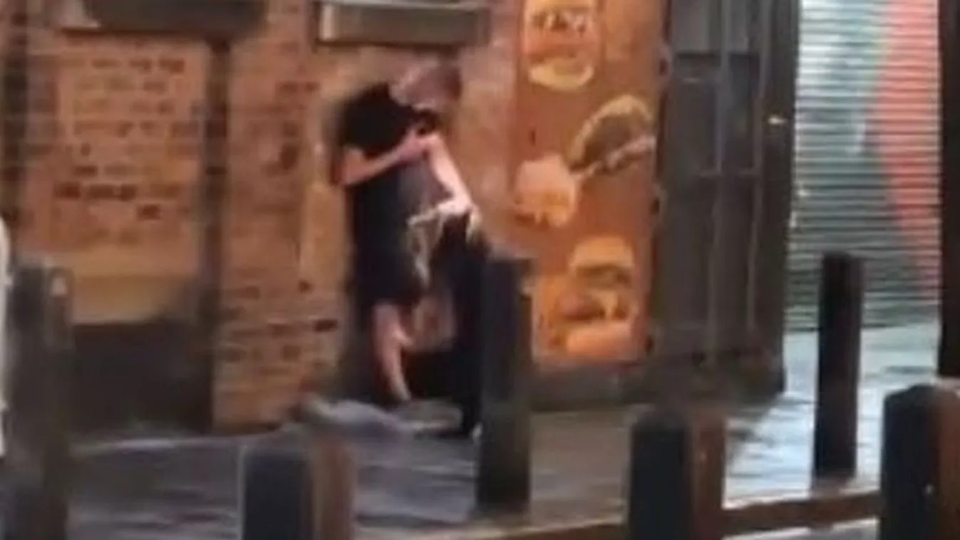 Heves orálozás közben fotózták le a szexboszorkányt